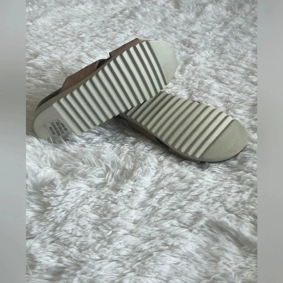 Wonderly | Imani Sandals - Picture 4 of 5